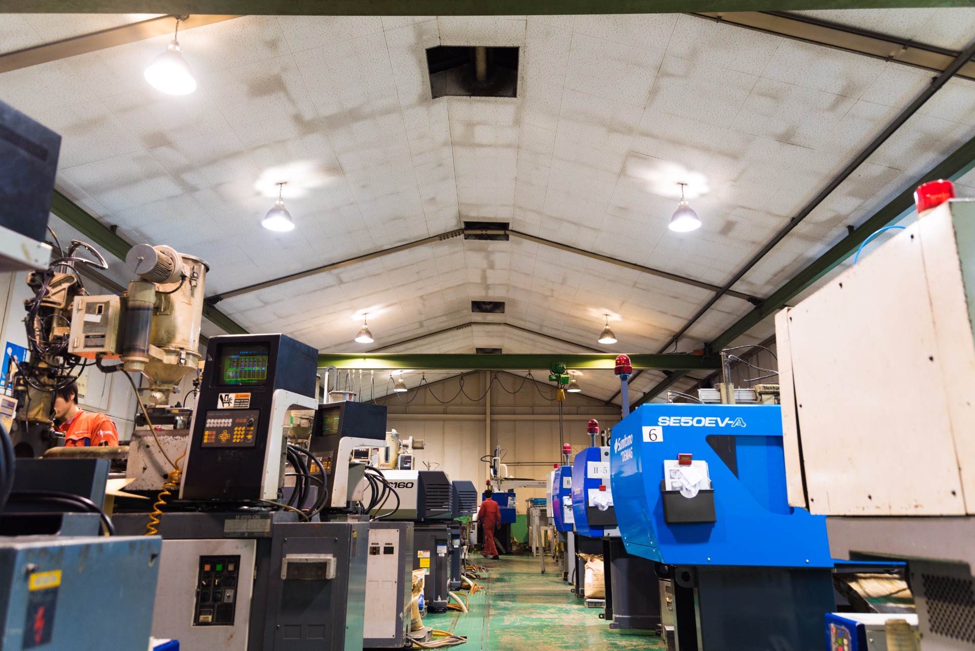 最新の設備（射出成形機）